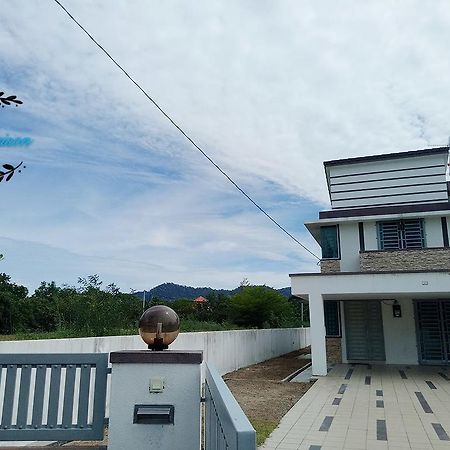 Sri Manjung Ma Maison Homestay Lumut Exterior foto